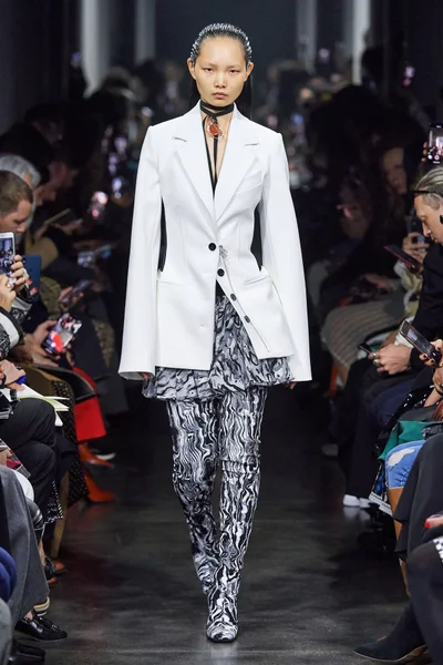 Look 10